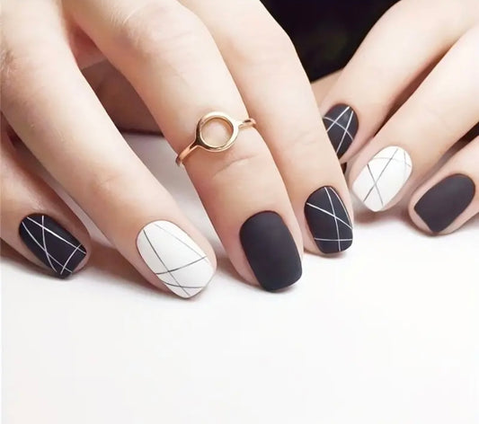 Matte black and white short nails 8004